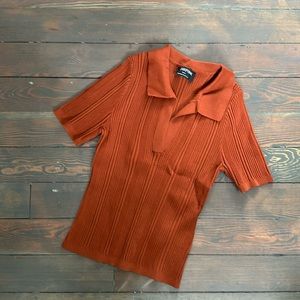 Minkpink! Super cute short sleeve v-neck knit top (LIKE NEW) (XS) (RUST)